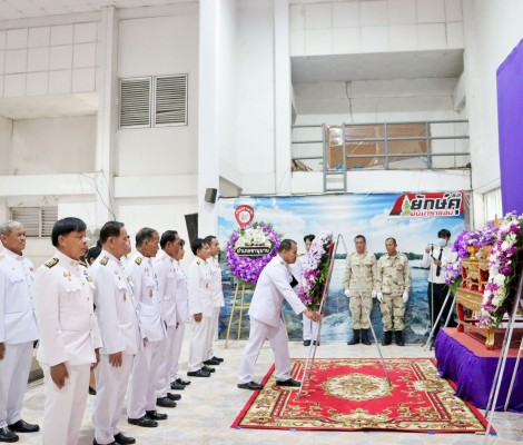 นายกเทศมนตรีตำบลชานุมาน คณะผู้บริหาร สมาชิกสภาเทศบาลตำบลชานุมาน หัวหน้าส่วนราชการ ข้าราชการ และหน่วยงานที่เกี่ยวข้อง ร่วมพิธีวางพวงมาลา เนื่องในวันปิยมหาราช