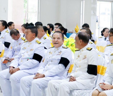นายกเทศมนตรีตำบลชานุมาน  ร่วมพิธีวางพุ่มดอกไม้ถวายบังคม เนื่องในวันคล้ายวันพระราชสมภพของพระบาทสมเด็จพระบรมชนกาธิเบศร มหาภูมิพลอดุลยเดชมหาราช บรมนาถบพิตร