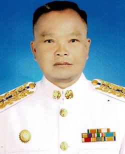 นายประเทือง ยวนใจ