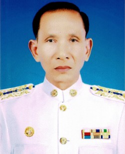นายสินธ์ ผิวเพชร